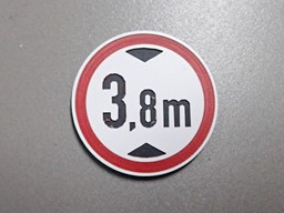 Bild von Verkehrsschild Verbot für Fahrzeuge über 3,8m Höhe 