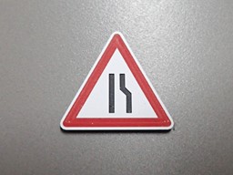 Zeige Details für Verkehrsschild Achtung Verengte Fahrbahn rechts Bild von Verkehrsschild Achtung Verengte Fahrbahn rechts