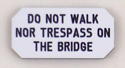 Zeige Details für Do not walk nor trespass on the bridge Bild von Do not walk nor trespass on the bridge