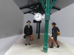 Zeige Details für Bahnhofsuhr mit Zifferblatt Bild von Bahnhofsuhr mit Zifferblatt