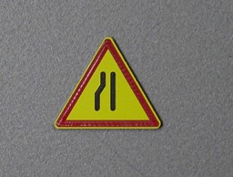 Zeige Details für Verengter Bahnsteig Bild von Verengter Bahnsteig