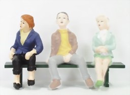 Zeige Details für Junge Frau sitzend Bild von Junge Frau sitzend