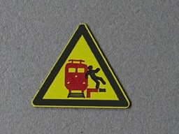 Bild von Vorsicht an der Bahnsteigkante