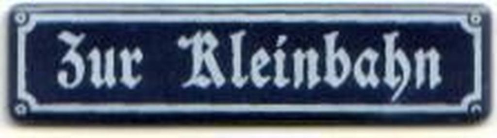 Zur Kleinbahn 55 x 13 mm Emaille