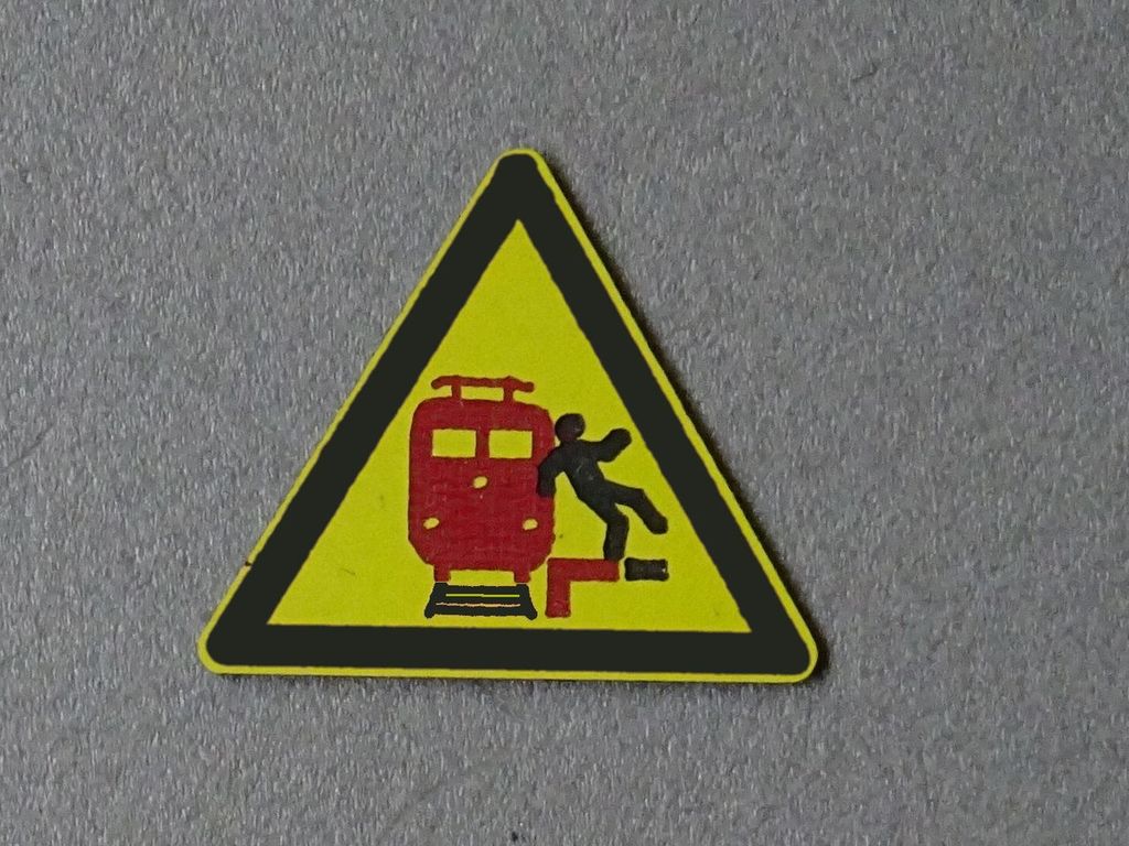 Vorsicht an der Bahnsteigkante Kantenlänge 19 mm, 3-Schicht-Kunststoff