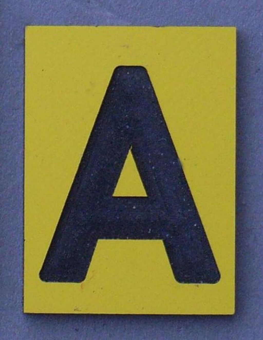 Anfangsscheibe Lf 2, schwarze Schrift auf Gelb 16 x 22 mm, 2-Schicht-Kunststoff