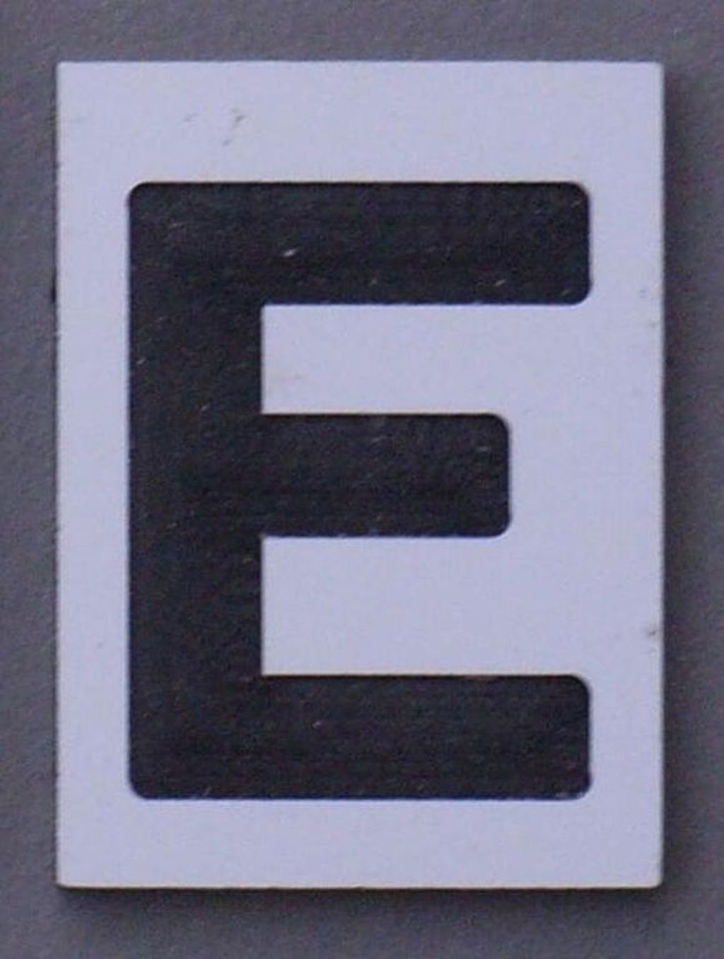 Endscheibe Lf 3 (E), schwarze Schrift auf Weiß 16 x 22 mm, 2-Schicht-Kunststoff