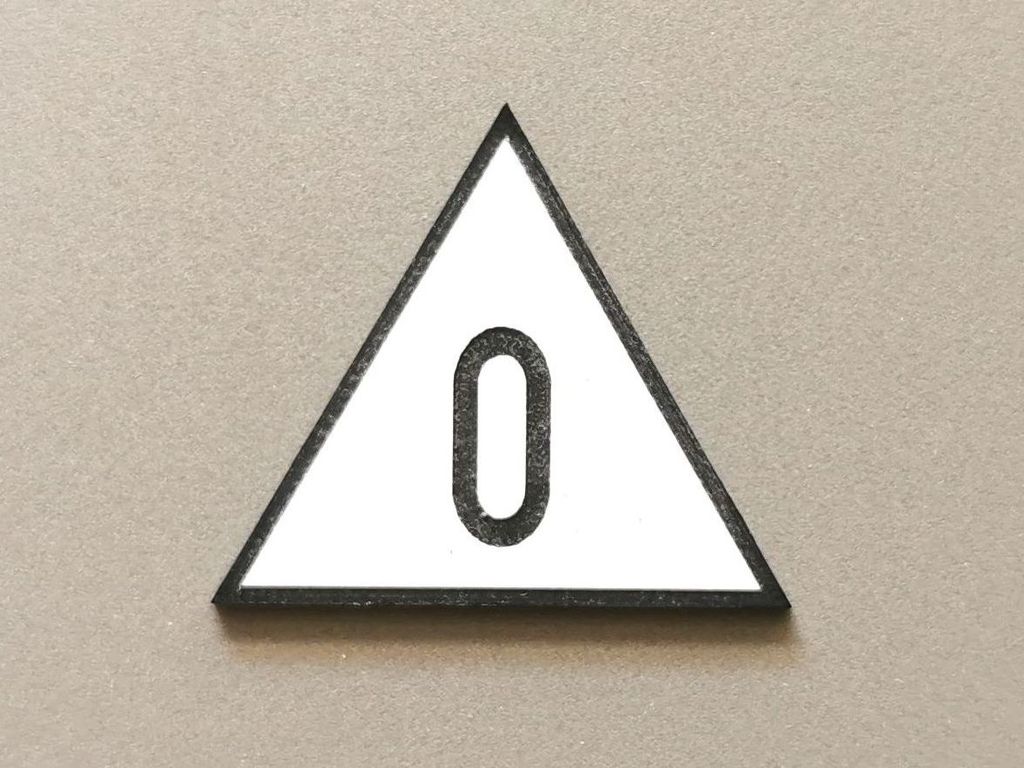 Geschwindigkeitstafel Lf 4, schwarz/weiß, Spitze oben 0  30 mm, 2-Schicht-Kunststoff