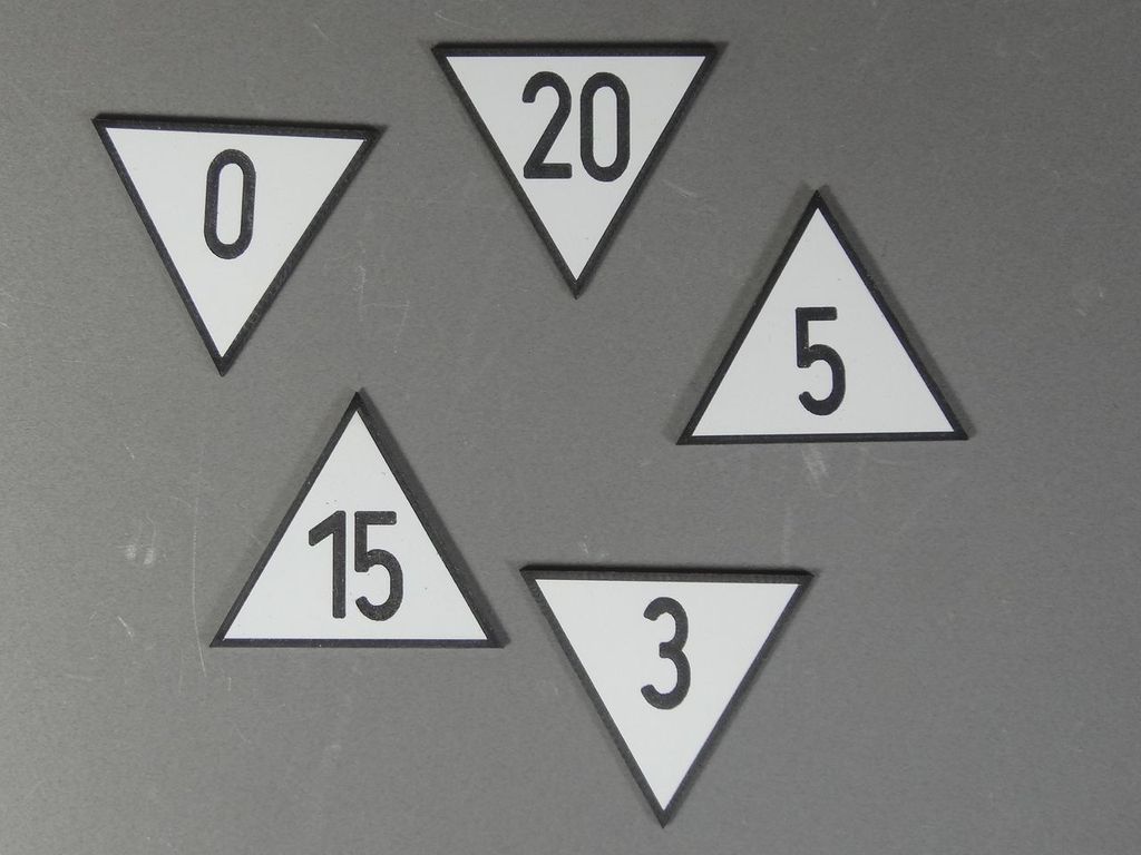 Geschwindigkeitstafel Lf 4, schwarz/weiß, Spitze oben 6  30 mm, 2-Schicht-Kunststoff