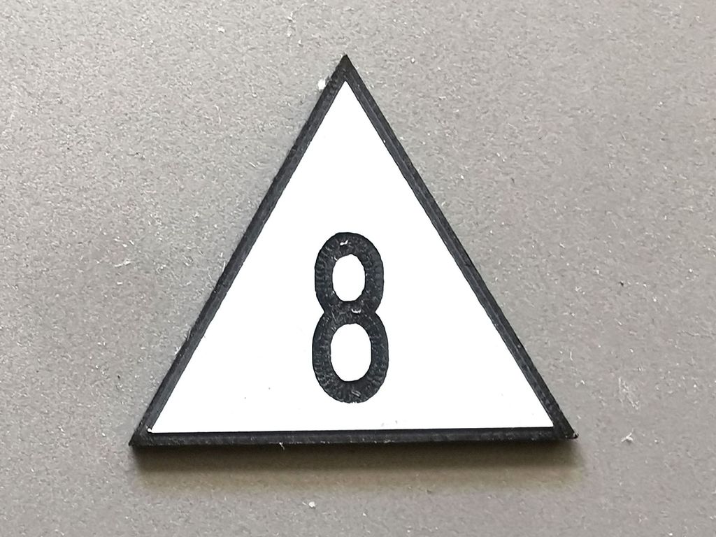 Geschwindigkeitstafel Lf 4, schwarz/weiß, Spitze oben 8  30 mm, 2-Schicht-Kunststoff