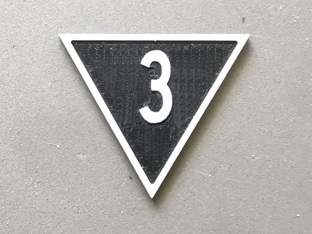 Geschwindigkeitsanzeiger Zs 3, weiß/schwarz, Spitze unten 3  30 mm, 2-Schicht-Kunststoff