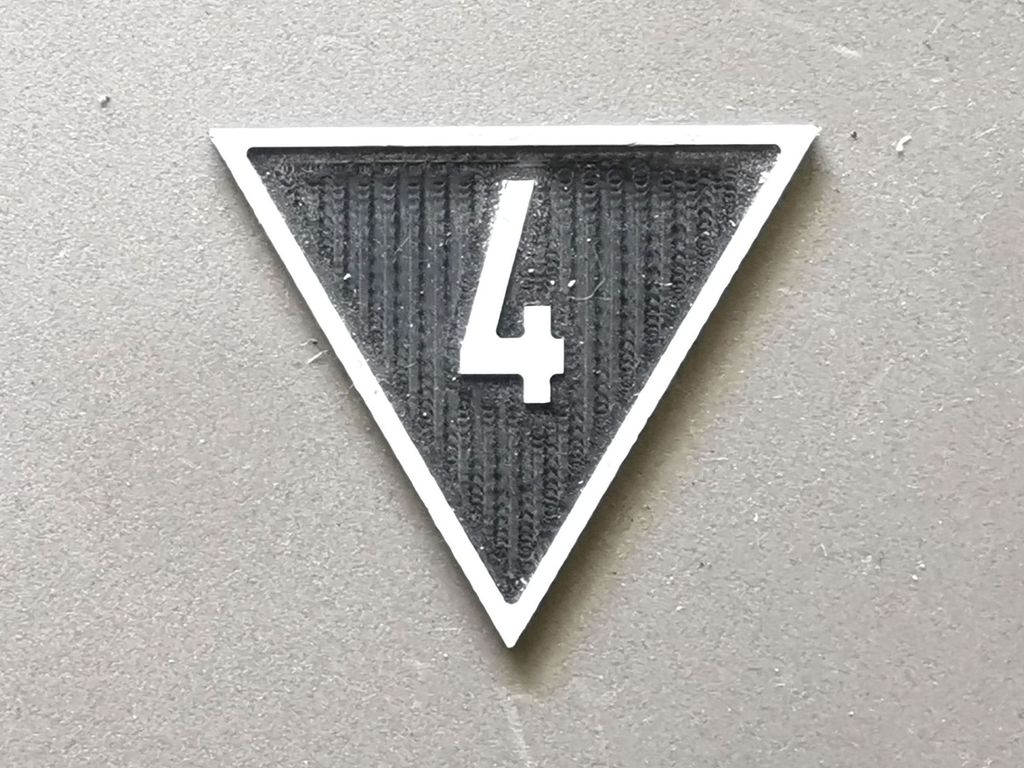 Geschwindigkeitsanzeiger Zs 3, weiß/schwarz, Spitze unten 4  30 mm, 2-Schicht-Kunststoff