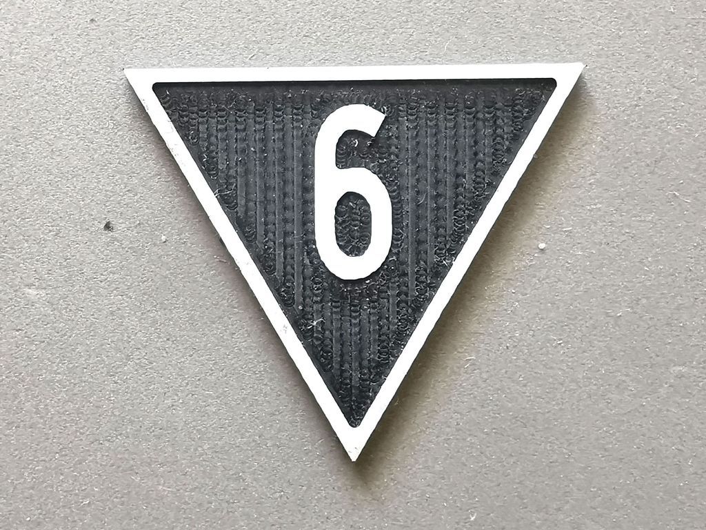 Geschwindigkeitsanzeiger Zs 3, weiß/schwarz, Spitze unten 6  30 mm, 2-Schicht-Kunststoff