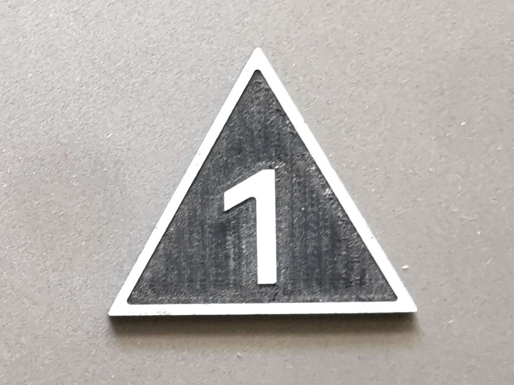 Geschwindigkeitsanzeiger Zs 3, weiß/schwarz, Spitze oben 1  30 mm, 2-Schicht-Kunststoff