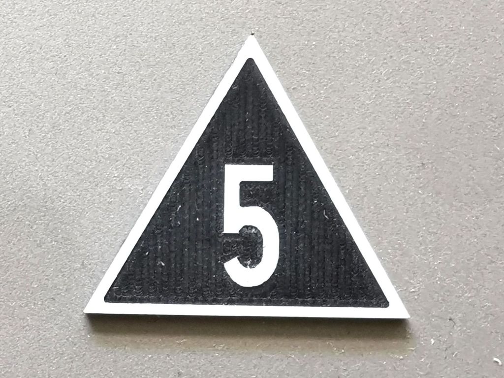 Geschwindigkeitsanzeiger Zs 3, weiß/schwarz, Spitze oben 5  30 mm, 2-Schicht-Kunststoff