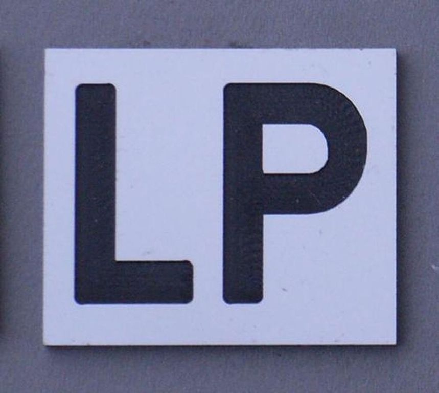 Läute- und Pfeiftafel, 1:32 19 x 16 mm, 2-Schicht-Kunststoff