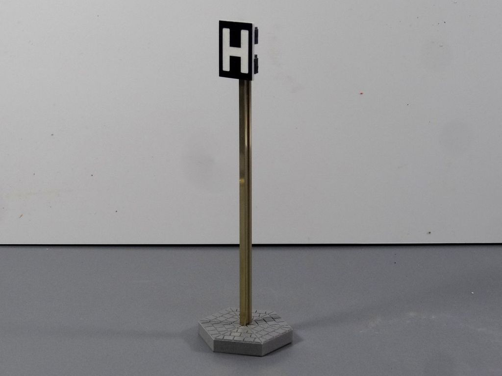 Pfosten für Signale mit Bodenplatte, kurz Höhe 120 mm