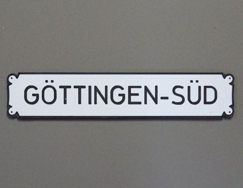 Bahnhofsschilder 4er-Set Typ G groß 20 mm hoch, 4er-Set, 2-Schicht-Kunststoff