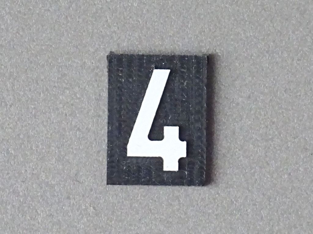 Schild Wagen-Klasse 4 9 x 12 mm, 2-Schicht-Kunststoff