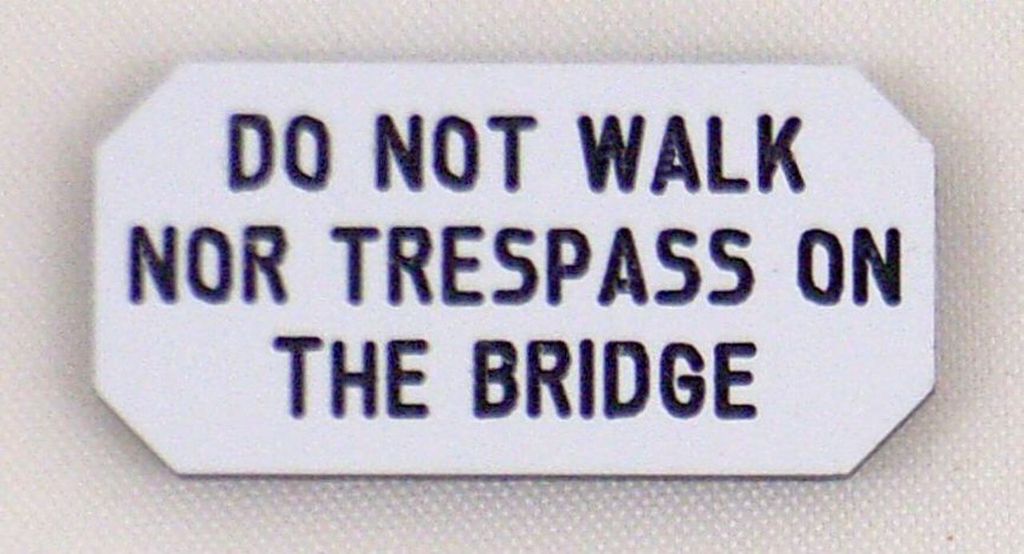 Do not walk nor trespass on the bridge 26 x 13 mm, 2-Schicht-Kunststoff