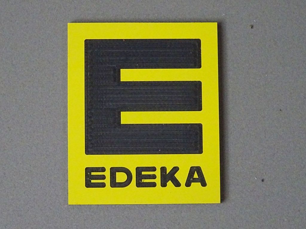 EDEKA-Logo 37 x 45 mm, 2-Schicht-Kunststoff