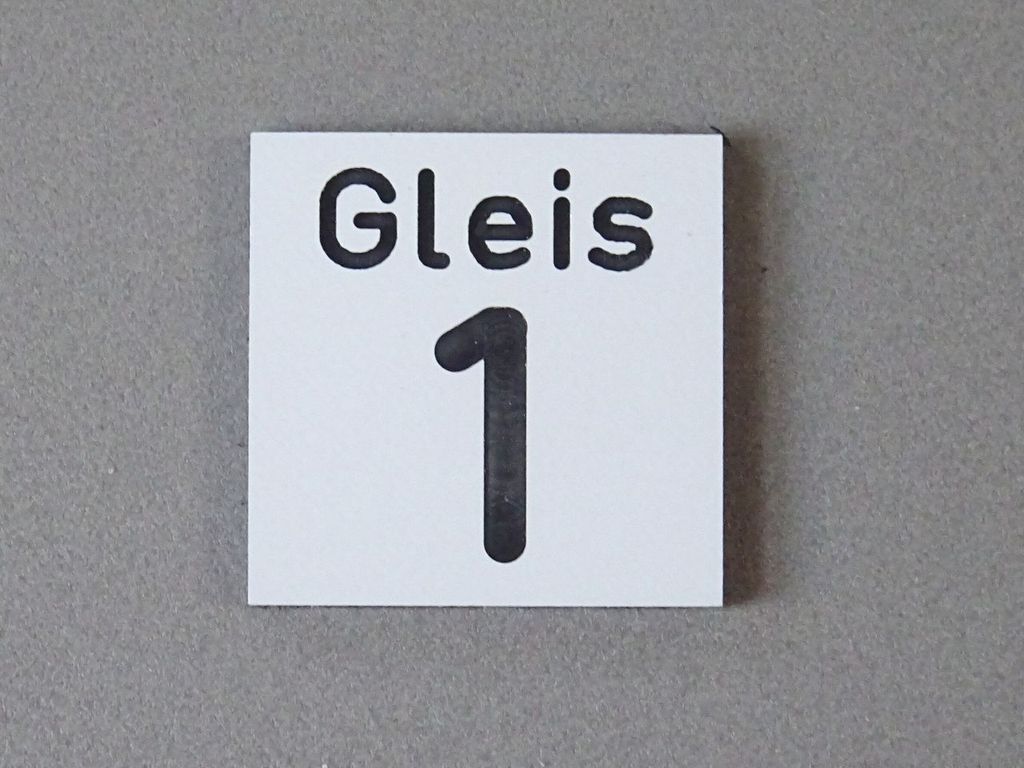 Gleisnummernschild klein: Gleis 1 17 x 17 mm, 2-Schicht-Kunststoff