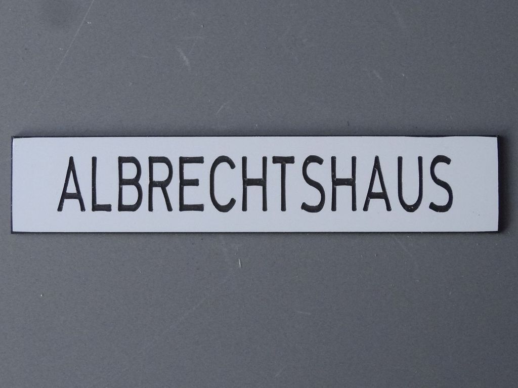 Albrechtshaus 99 x 20 mm, 2-Schicht-Kunststoff