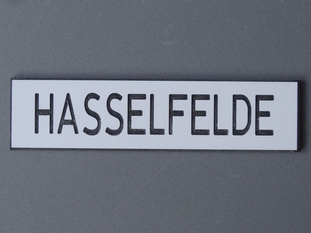 Hasselfelde 80 x 20 mm, 2-Schicht-Kunststoff
