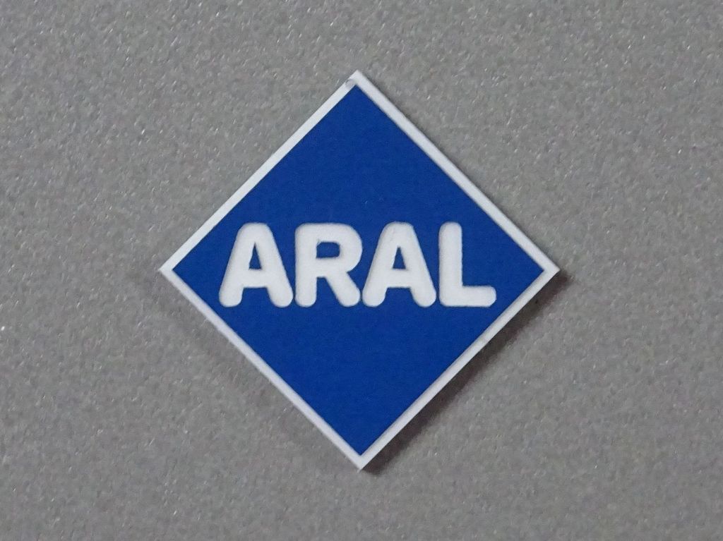 Mineralölgesellschaft: Aral 15 x 15 mm, 2-Schicht-Kunststoff