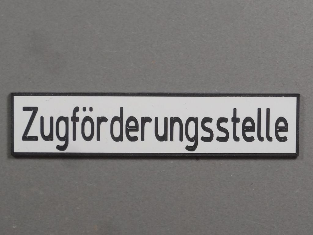 Zugförderungsstelle, großes Format 100 x 20 mm, 2-Schicht-Kunststoff