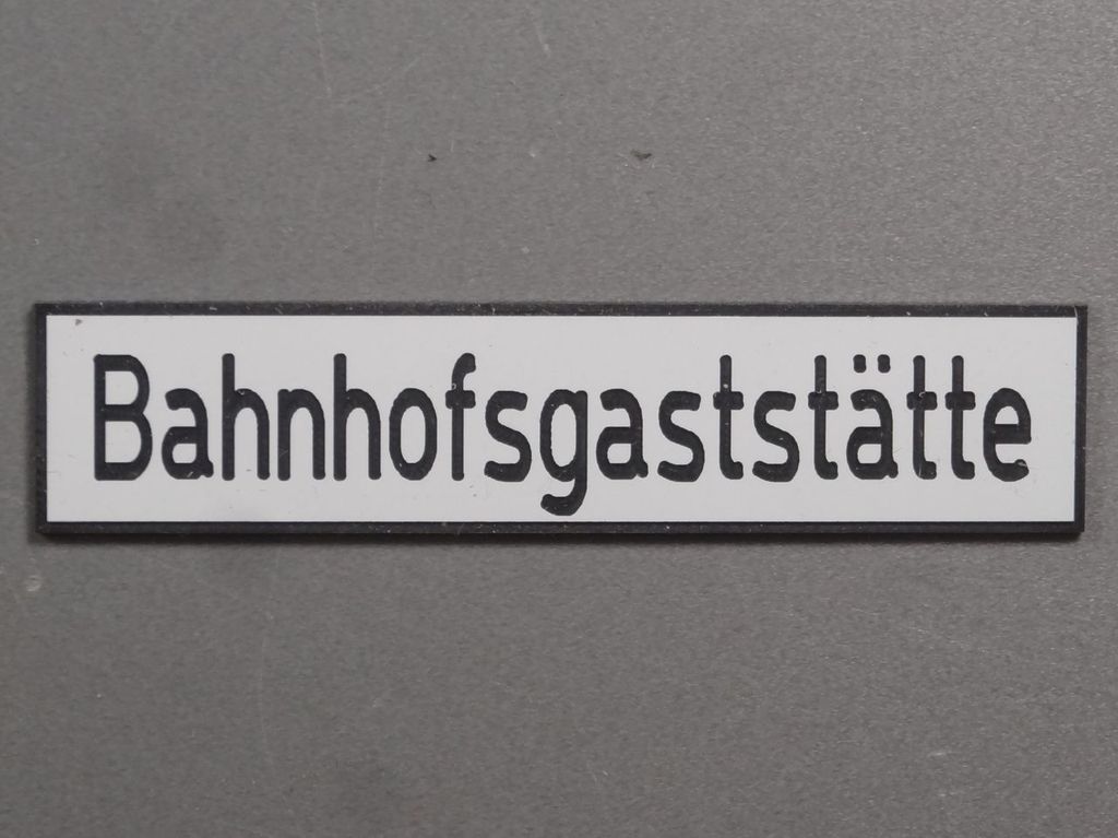 Bahnhofsgaststätte, großes Format 100 x 20 mm, 2-Schicht-Kunststoff