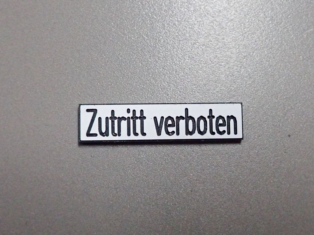 Raumschild: Zutritt verboten 30 x 7 mm, 2-Schicht-Kunststoff