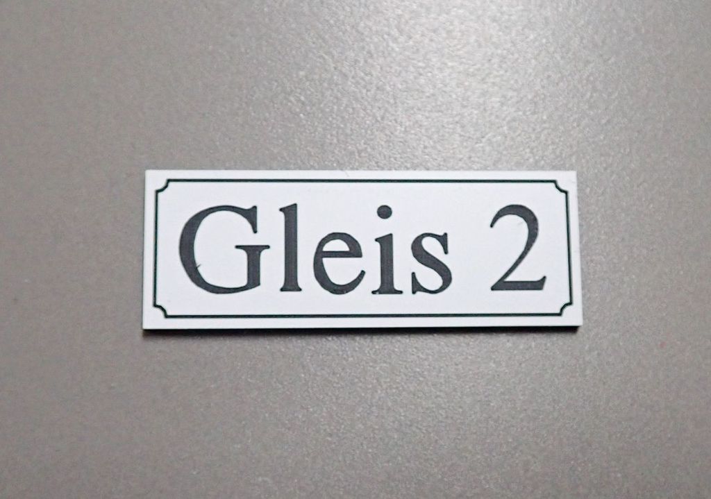 Gleisschild alte Schrift Gleis 2 44 x 16 mm, 2-Schicht-Kunststoff