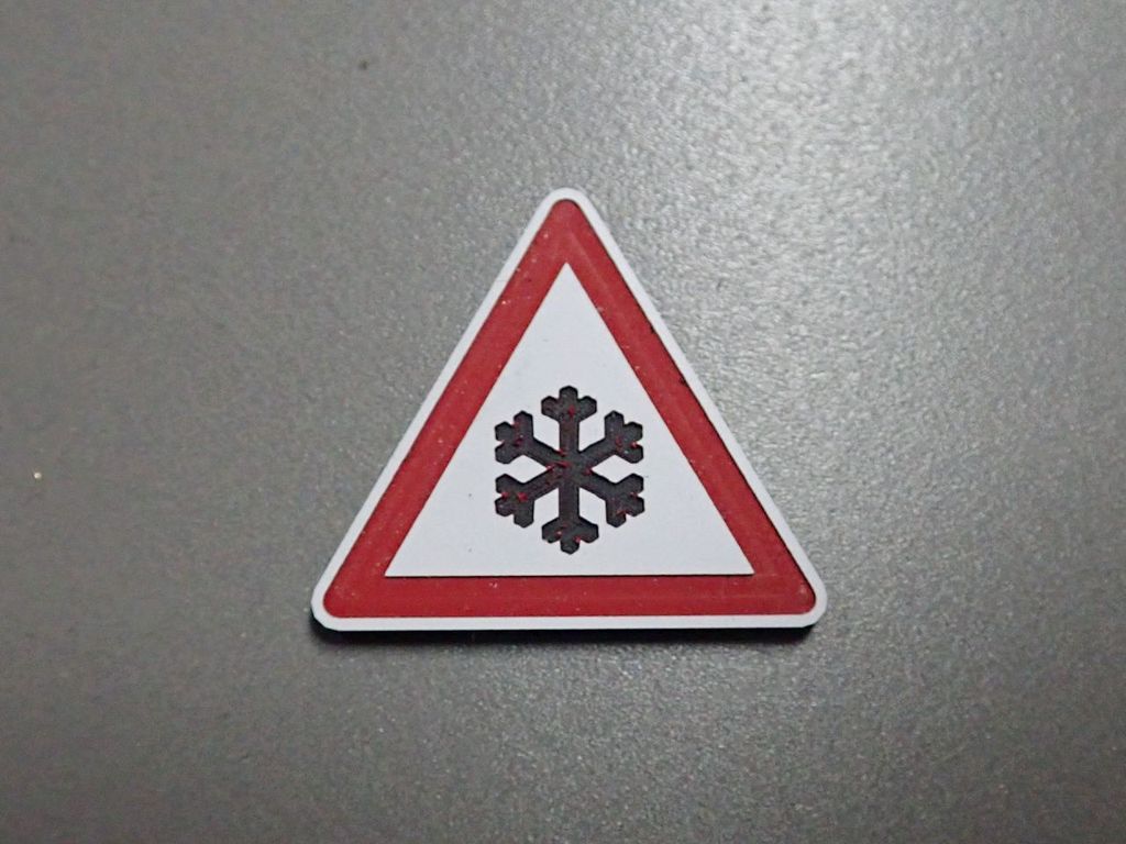 Verkehrsschild Schnee- oder Eisglätte 26,5 x 23,5mm 2-Schicht-Kunststoff