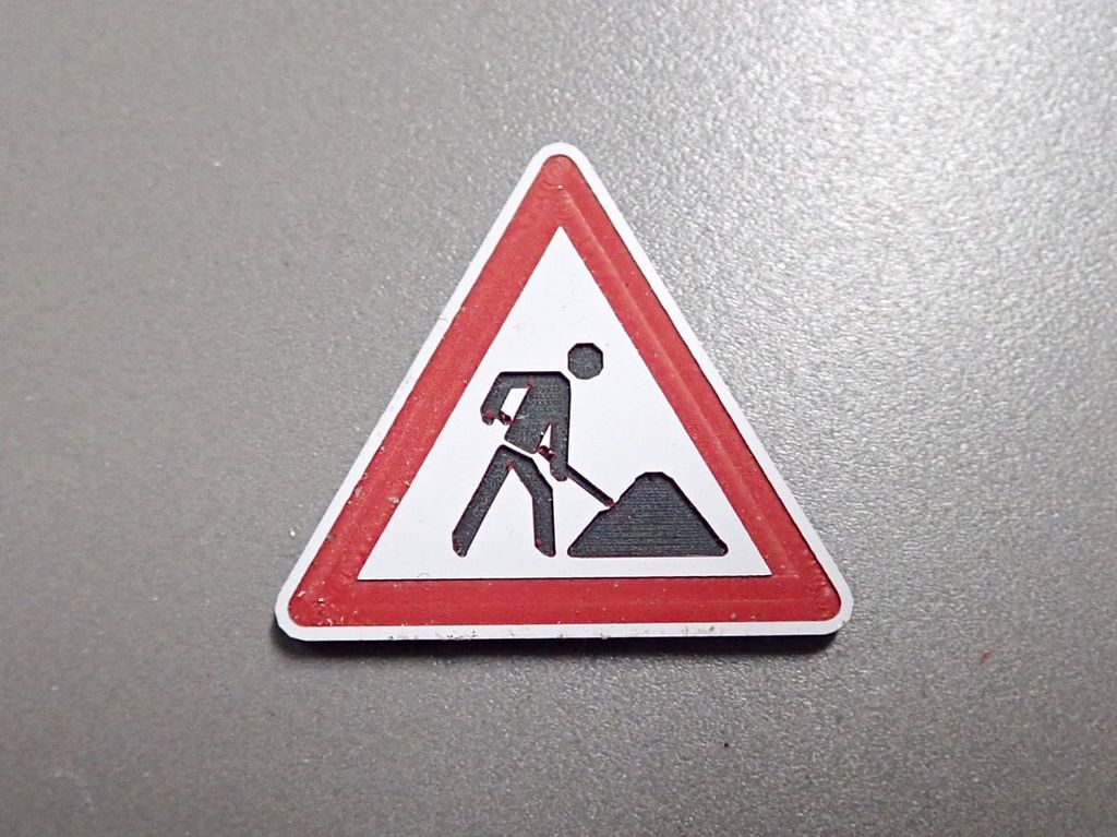 Verkehrsschild Achtung Baustelle 26,5 x 23,5mm 2-Schicht-Kunststoff