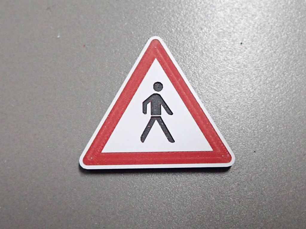 Verkehrsschild Achtung Fußgänger 26,5 x 23,5mm 2-Schicht-Kunststoff