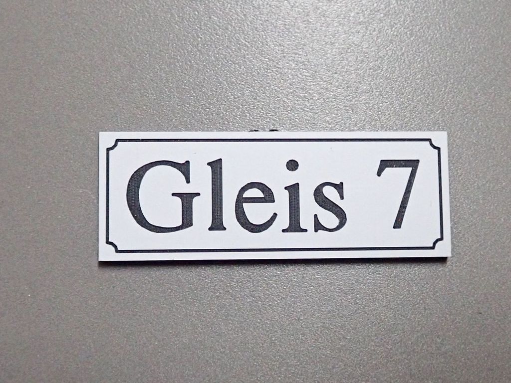 Gleisschild alte Schrift Gleis 7 22 x 8 mm, 2-Schicht-Kunststoff