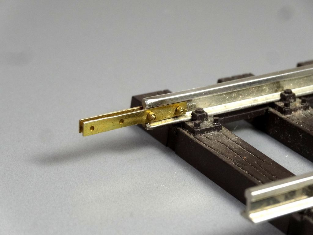 Gleislasche einfach, 4 Stk., je 8 Schrauben 26 x 3 x 0,5 mm