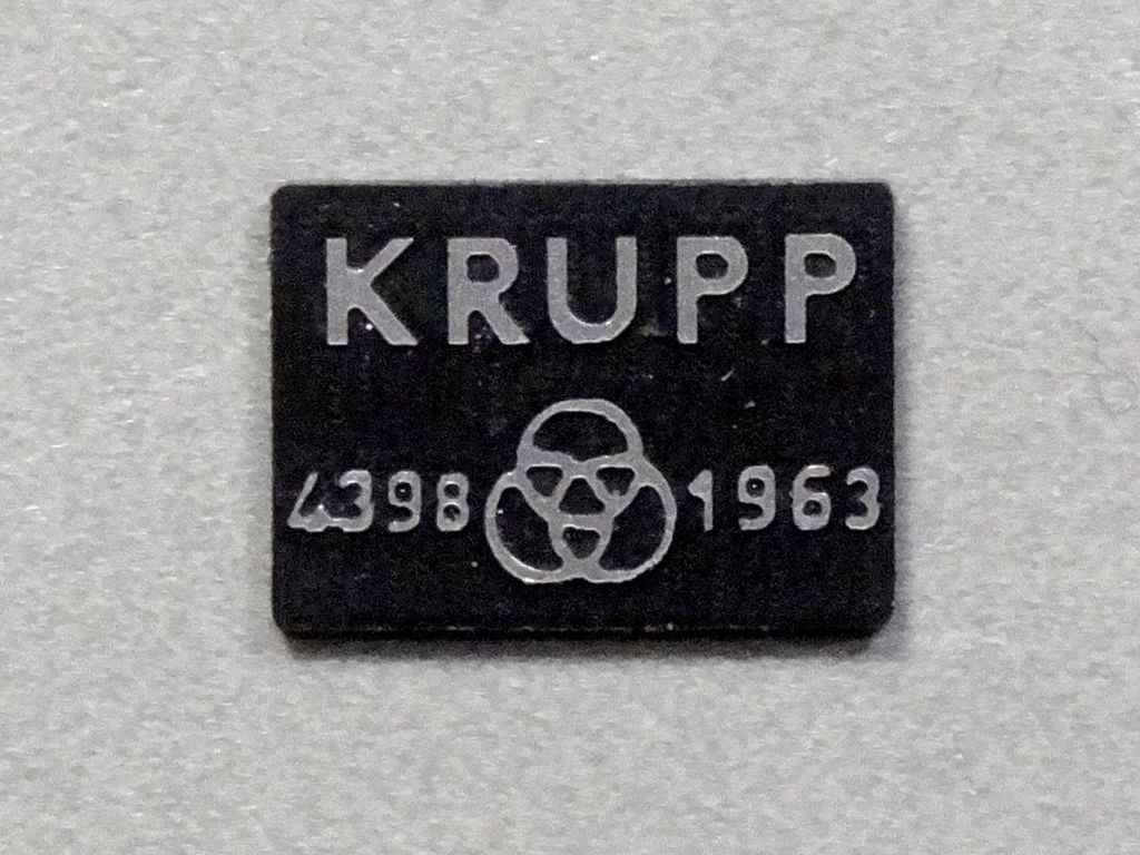 Lok-Fabrikschild Krupp 4398 14 x 10 mm, 2-Schicht-Kunststoff