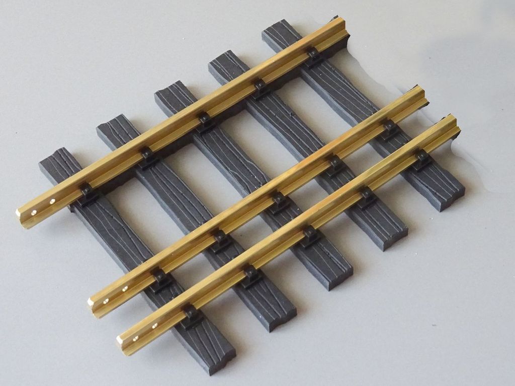 Dreischienengleis Gerade 125 mm 45/64 mm