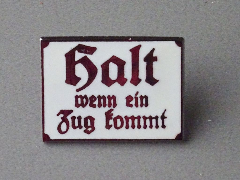 Halt wenn ein Zug kommt 22 x 16 mm, Rahmenemailletechnik, Pin