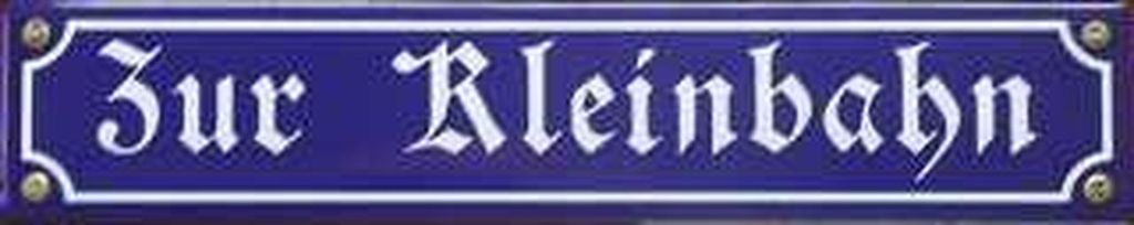 Zur Kleinbahn, 40 x 8 cm Emaille, 40 x 8 cm