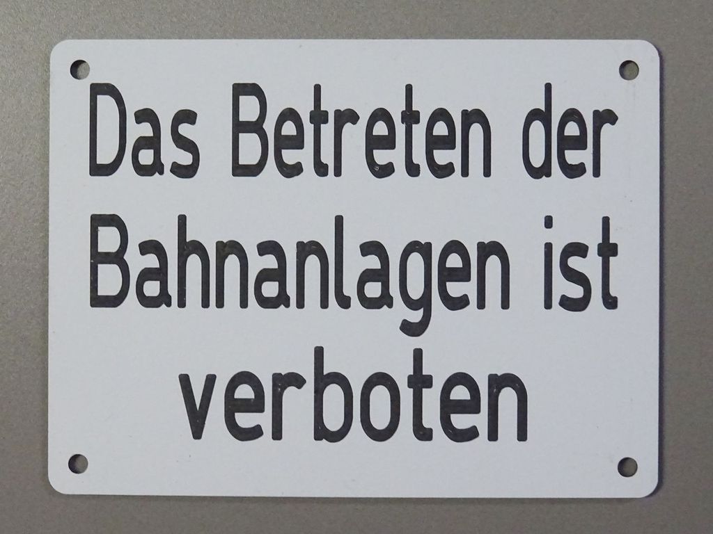 Das Betreten der Bahnanlagen ist verboten 120 x 90 mm, 2-Schicht-Kunststoff