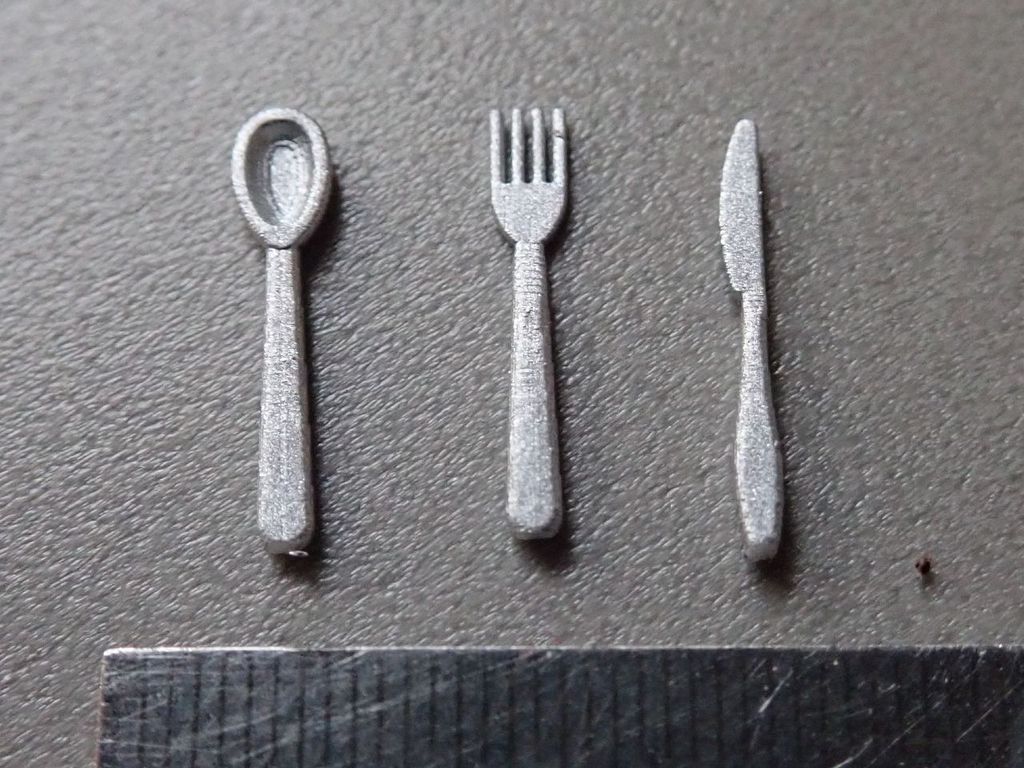 Besteckset 42 teilig 1:32 je 14 Messer / Gabeln und Löffel, 3D-Druck