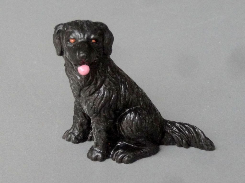 sitzender Labrador Höhe 40 mm