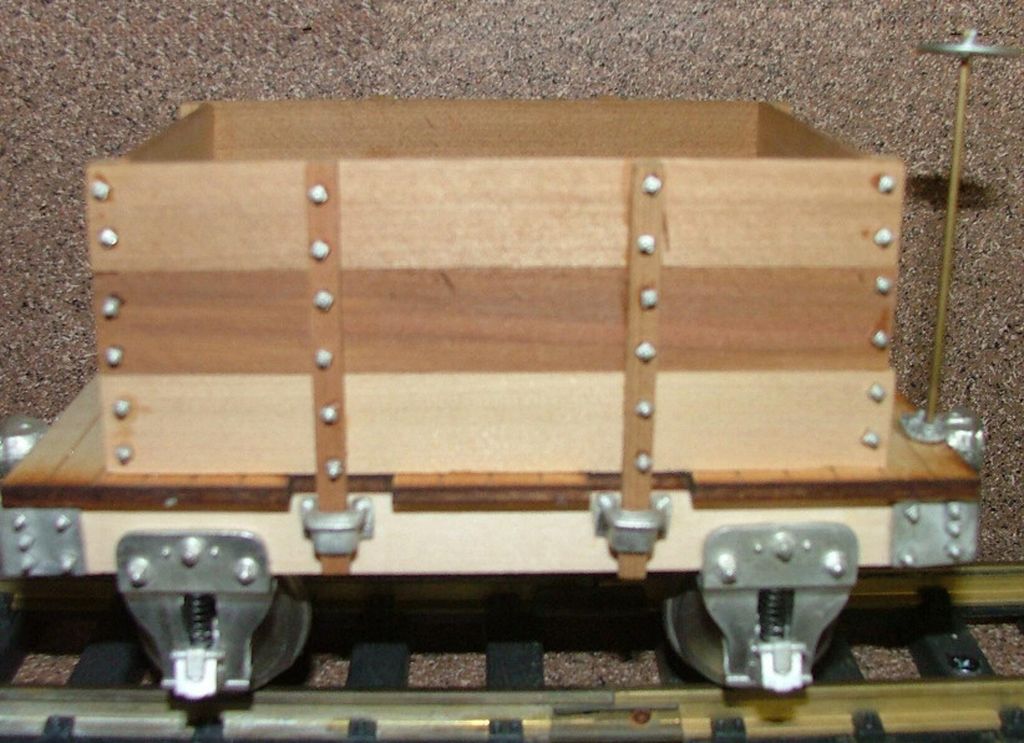 Hochbordlore Größe der Bodenplatte 90 x 150 mm