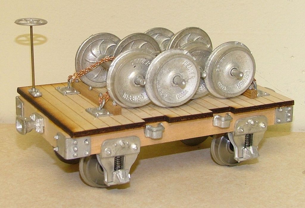 Flachlore mit 4 Achsen als Ladung