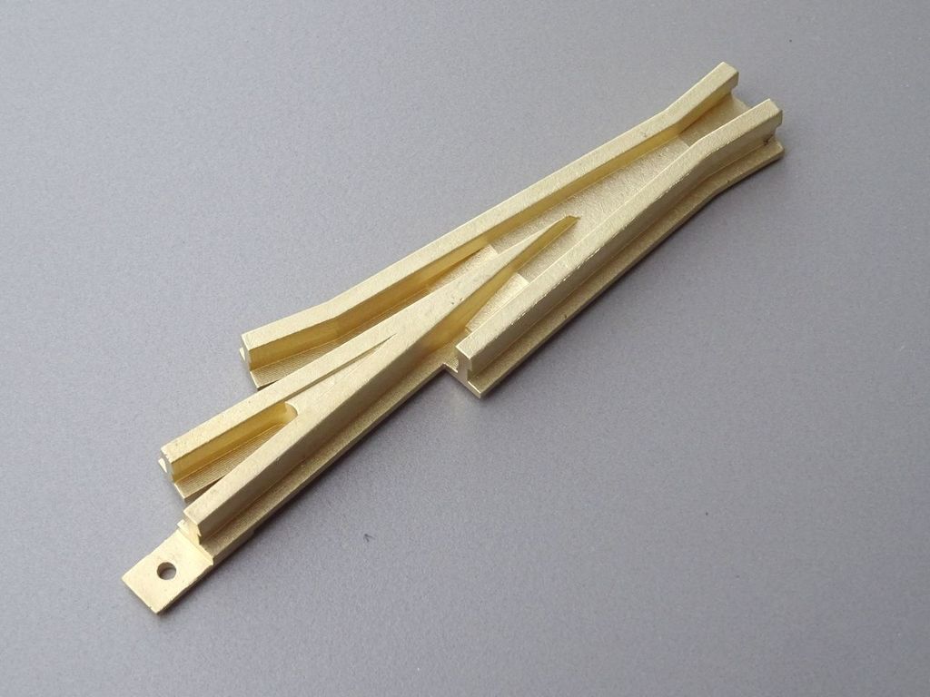 Herzstück 3-Schienenweiche kurz rechts