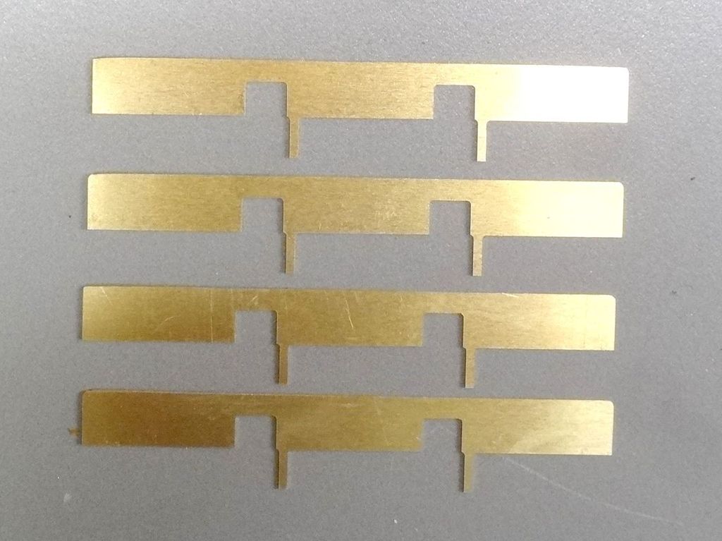 Vorsatz-Radlenker für LGB-Doppelkreuzweiche,  4-teiliger Set, je 77 x 9 mm