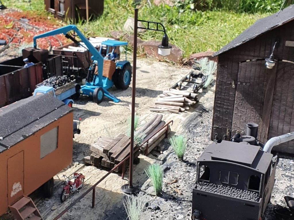 Bahnhofslampe mit einem Gitterarm Höhe 330 mm